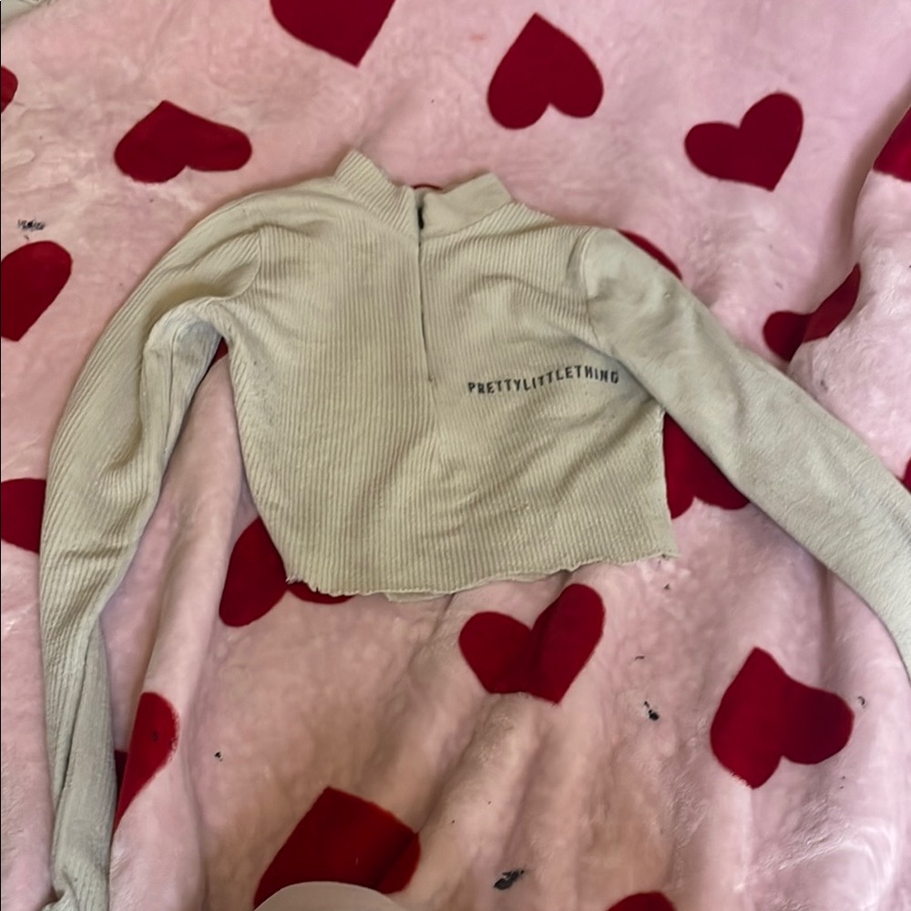 PrettyLittleThing Cream Cropped Sweater